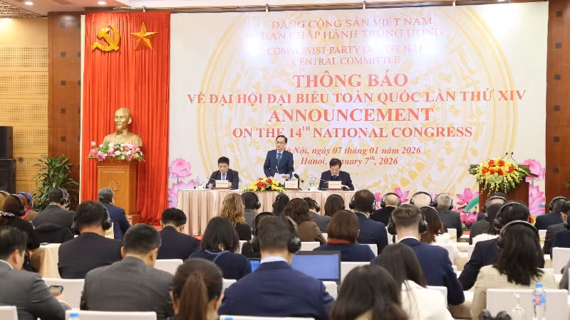 Đồng chí Lê Hoài Trung, Bí thư Trung ương Đảng, Bộ trưởng Ngoại giao phát biểu tại buổi thông báo. (Ảnh: Báo Thế giới và Việt Nam)