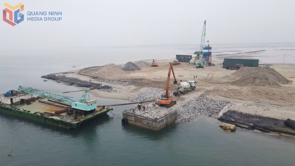 Thi công Cảng tổng hợp Vạn Ninh-Điểm nhấn cho phát triển dịch vụ cảng biển của phường Móng Cái 2