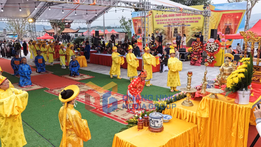 Nghi thức Tế nam, Tế nữ theo truyền thống tại sân đền (1-2026). Ảnh: Đỗ Giang