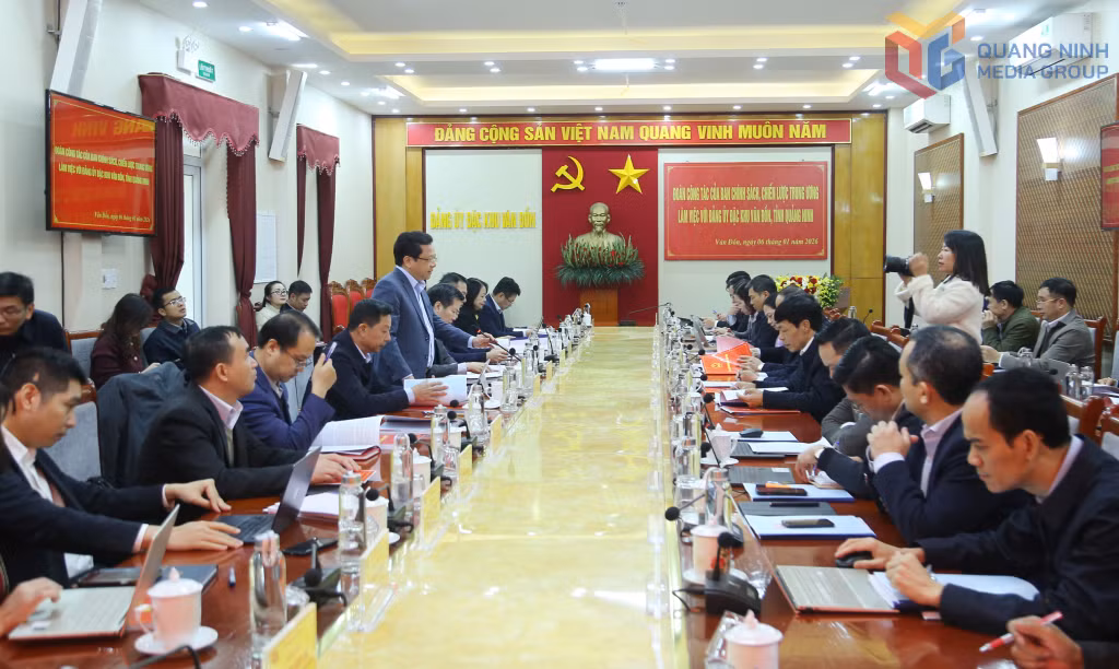 Đoàn công tác Ban Chính sách, chiến lược Trung ương làm việc với Đảng ủy Đặc khu Vân Đồn.