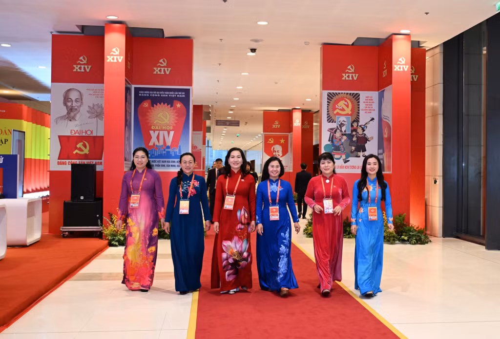 Các đại biểu tỉnh Quảng Ninh tới dự phiên thảo luận. 