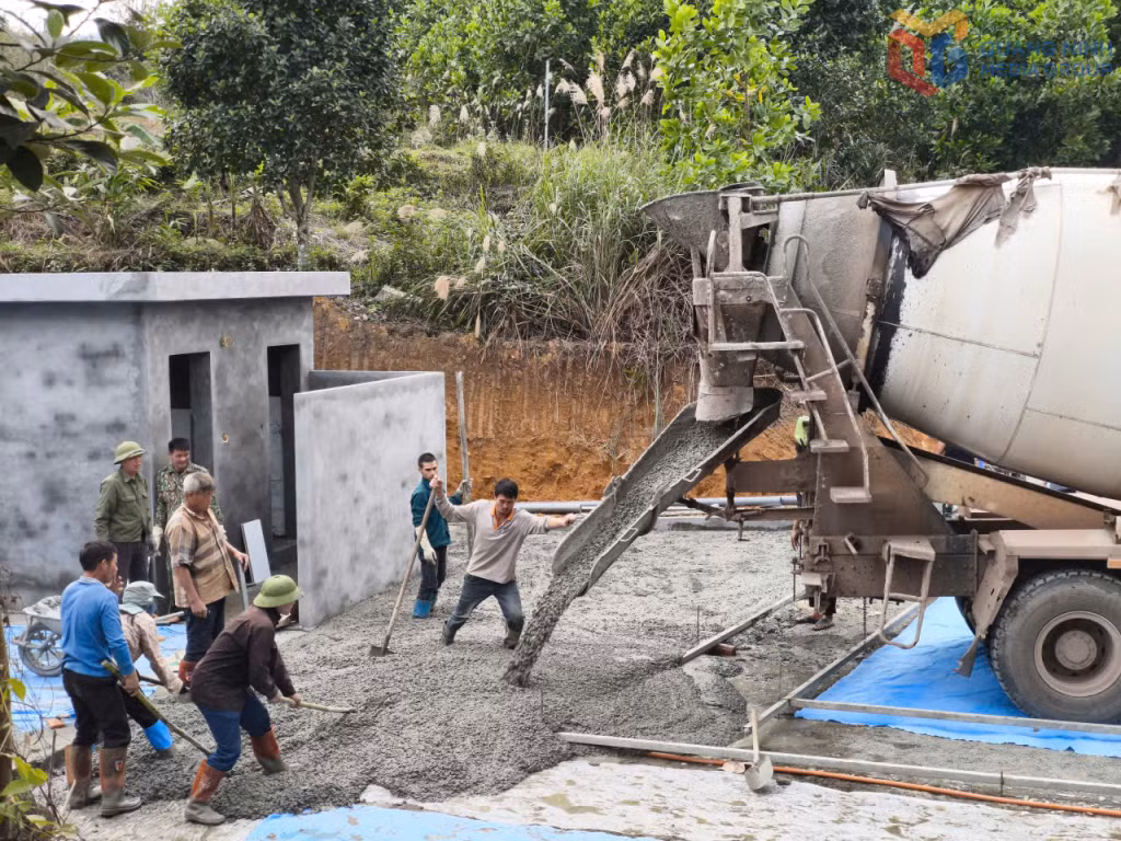 Khu vui chơi, sinh hoạt cộng đồng tại thôn Nà Pò đang được hoàn thiện, góp phần tạo không gian sinh hoạt chung cho người dân địa phương.