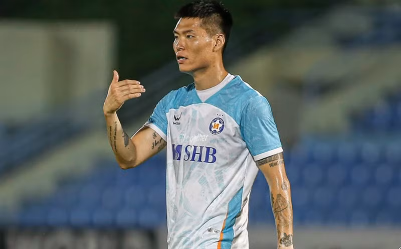 Trung vệ Kim Dong-su đã chia tay V.League để chuyển đến Thái Lan. Ảnh: ĐNFC