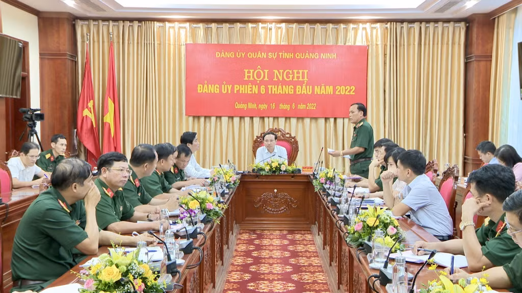 Thiếu tướng Đỗ Phương Thuấn, Ủy viên Đảng ủy, Phó Tư lệnh Quân khu 3 phát biểu chỉ đạo tại hội nghị.