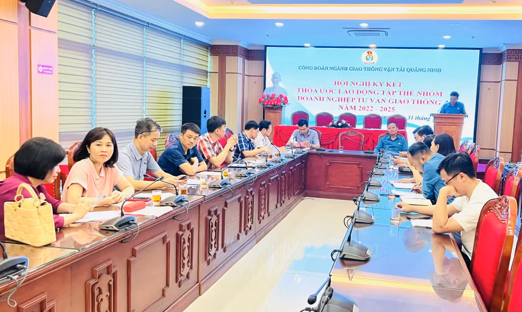 Quang cảnh hội nghị ký kết thỏa ước lao động tập thể nhóm doanh nghiệp tư vấn ngành GTVT Quảng Ninh.