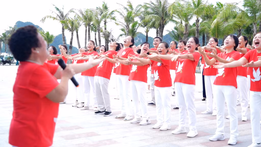 Yoga cười có nguồn gốc từ Ấn Độ, lan tỏa những tiếng cười yêu đời và tư duy lạc quan.