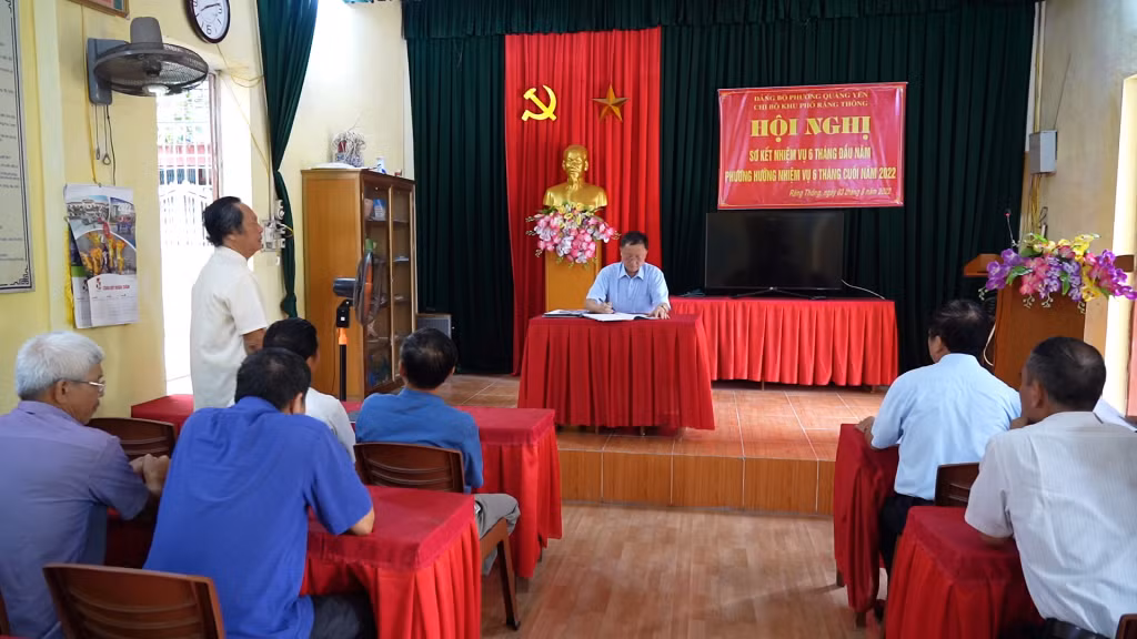 Chi bộ khu Rặng Thông (phường Quảng Yên, TX Quảng Yên) họp bàn về công tác chuẩn bị đại hội nhiệm kỳ 2022-2025.