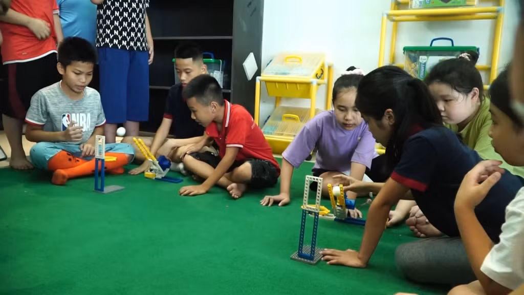 Gay cấn với phần thi "Máy bắn bóng".