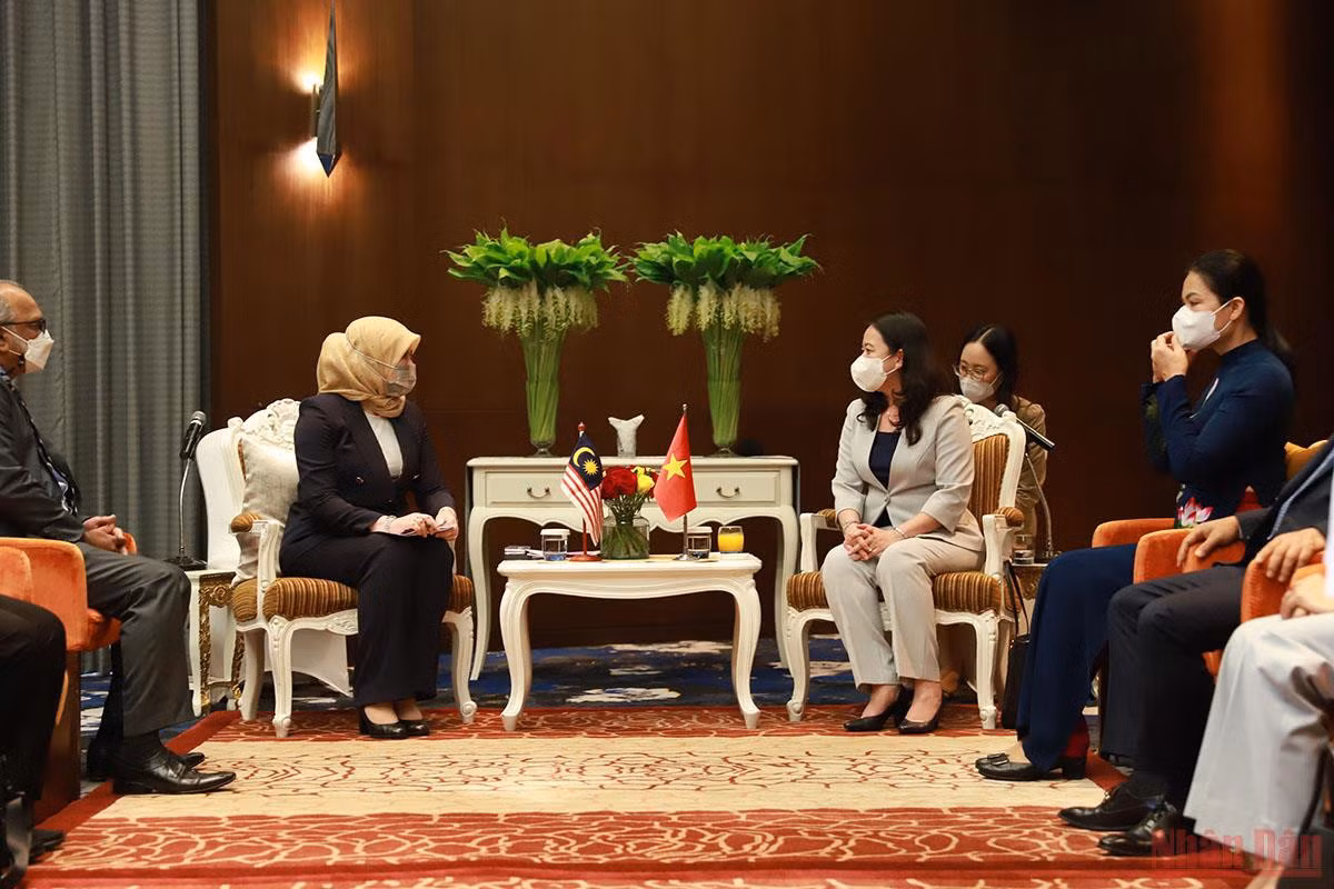 Phó Chủ tịch nước Võ Thị Ánh Xuân tiếp Bộ trưởng Malaysia về Phụ nữ, Gia đình và Phát triển Cộng đồng Datuk Seri Rina Binti Mohd Harun.