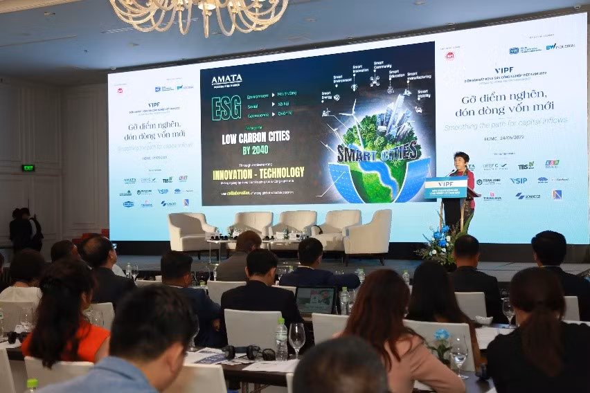CEO Amata Việt Nam, bà Somhatai Panichewa phát biểu về định hướng tập đoàn.