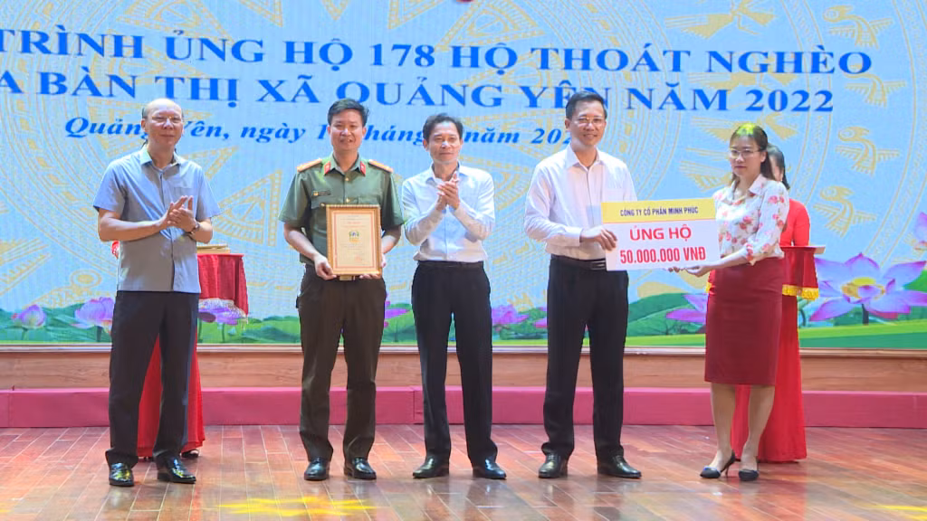Nhiều đơn vị, doanh nghiệp, nhà hảo tâm đã ủng hộ các hộ nghèo tại lễ phát động
