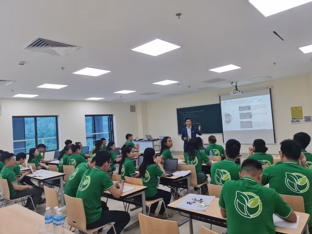 Một tiết học tại Trường Đại học Hạ Long.