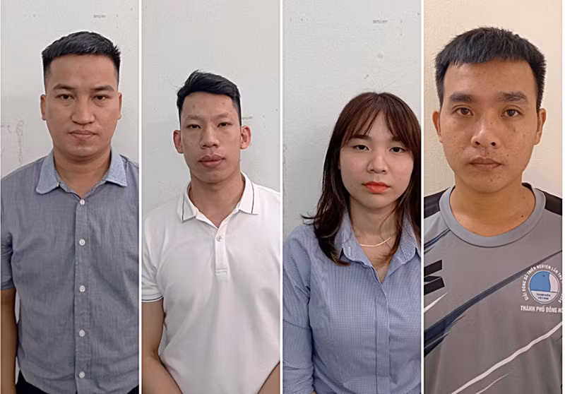 4 đối tượng Nguyễn Văn Trãi, Trần Thanh Lạc, Nguyễn Thị Chi Lăng, Đoàn Công Thành (từ trái sang) tại cơ quan Công an.
