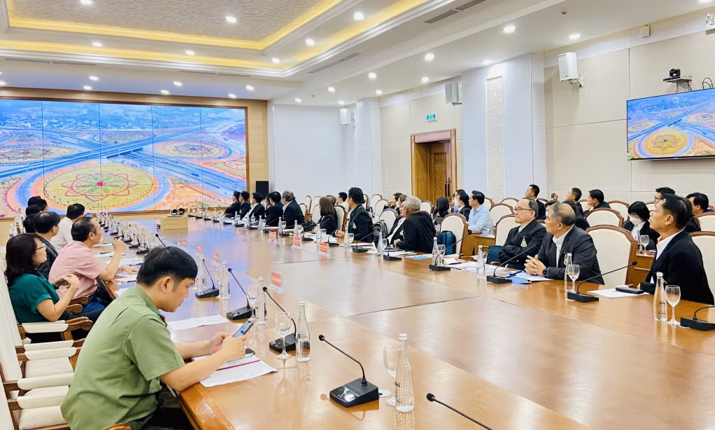 Quang cảnh buổi làm việc.