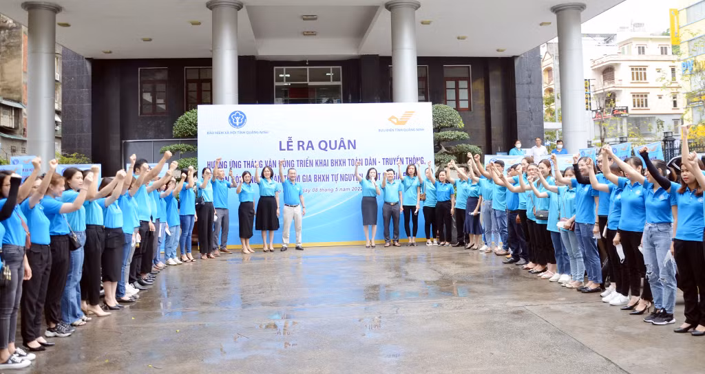 BHXH tỉnh và Bưu điện tỉnh phối hợp tổ chức Lễ ra quân hưởng ứng tháng vận động triển khai BHXH toàn dân năm 2022.