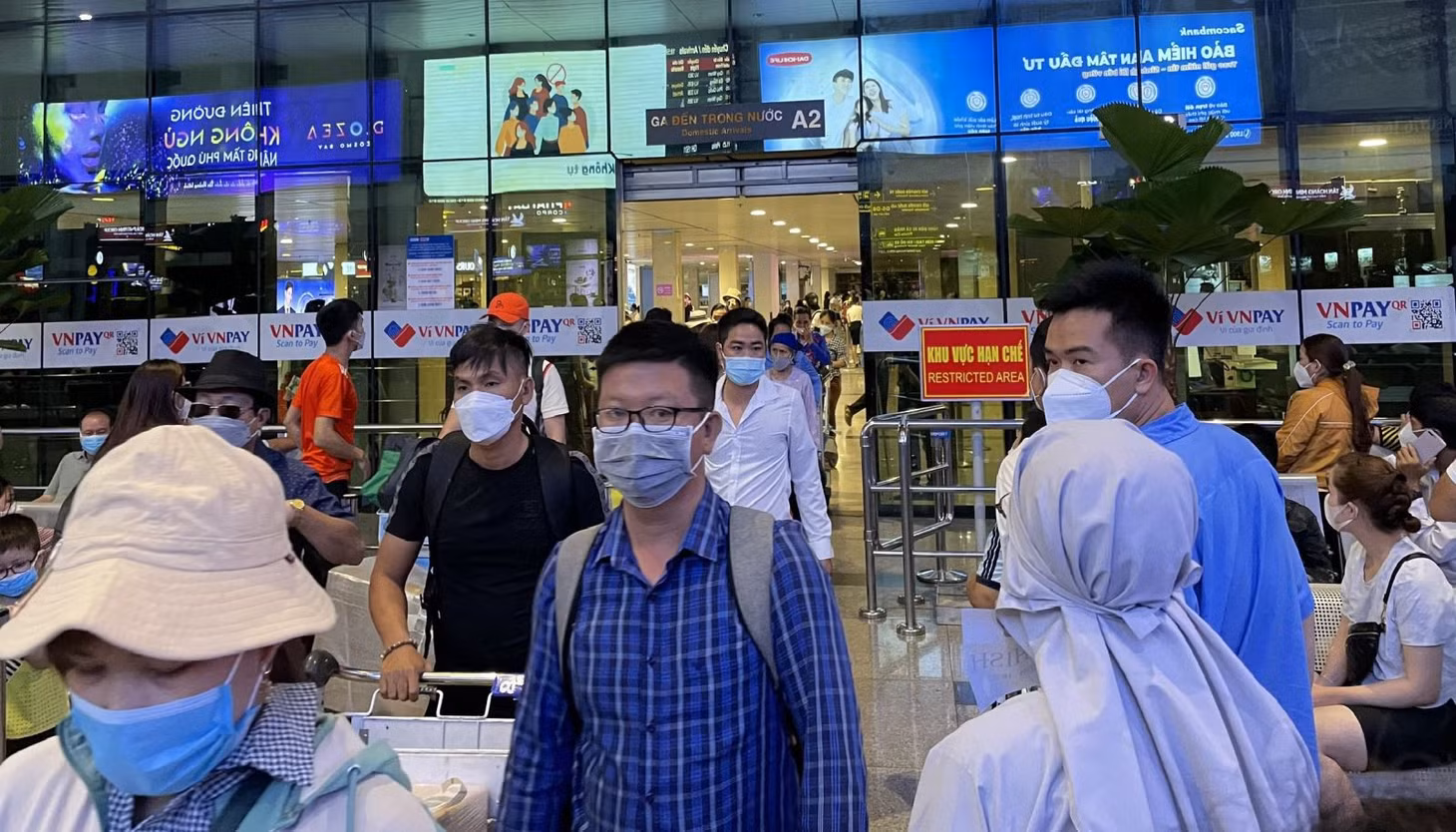 Giá vé máy bay tăng khiến các doanh nghiệp lữ hành phải điều chỉnh giá tour tăng theo.