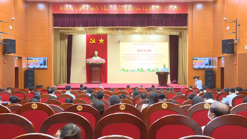 Quang cảnh hội nghị
