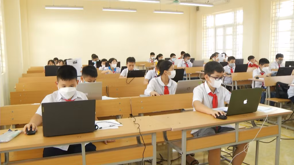 Hội thi Tin học trẻ lần thứ XXIII năm 2022 thu hút đông đảo học sinh tham gia.