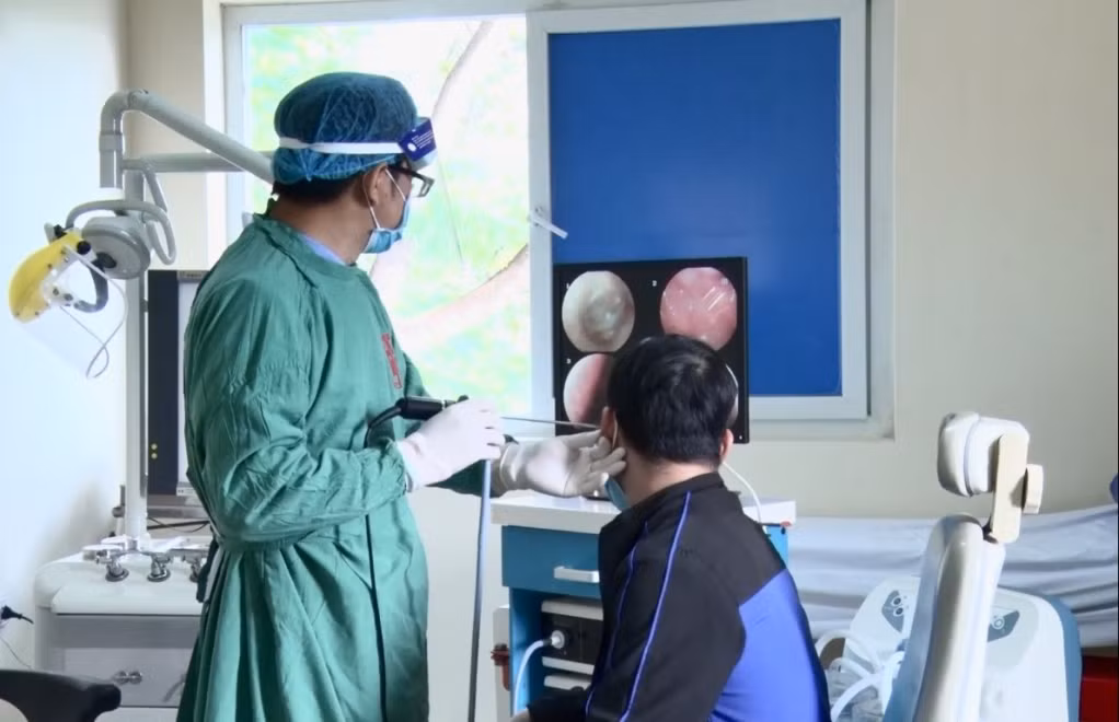 Bệnh nhân đến khám tai mũi họng tại Bệnh viện Việt Nam - Thụy Điển Uông Bí.
