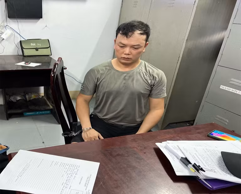 Đối tượng Phan Tuấn Anh tại cơ quan điều tra. Ảnh: baovinhphuc.com.vn