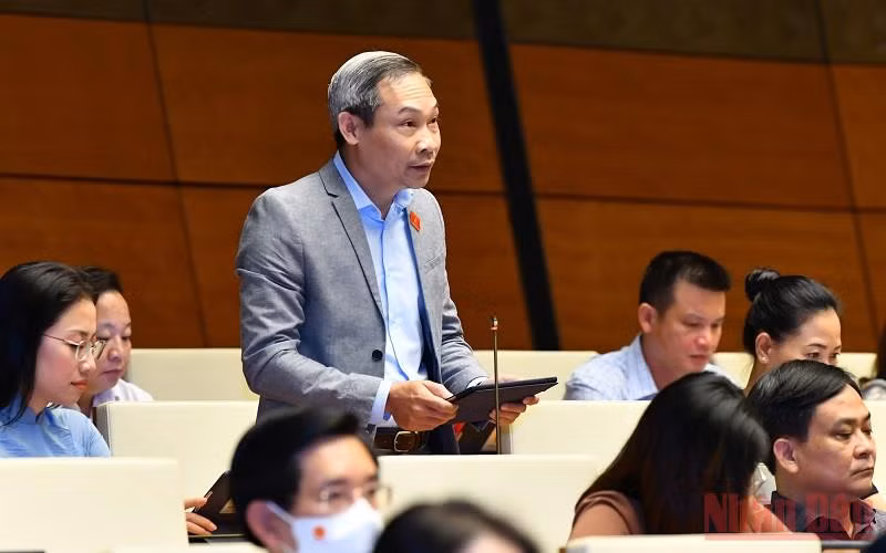 Đại biểu Phan Đức Hiếu (Thái Bình) tham gia thảo luận về dự án Luật Dầu khí (sửa đổi) tại hội trường, sáng 15/6. (Ảnh: LINH KHOA NGUYÊN)