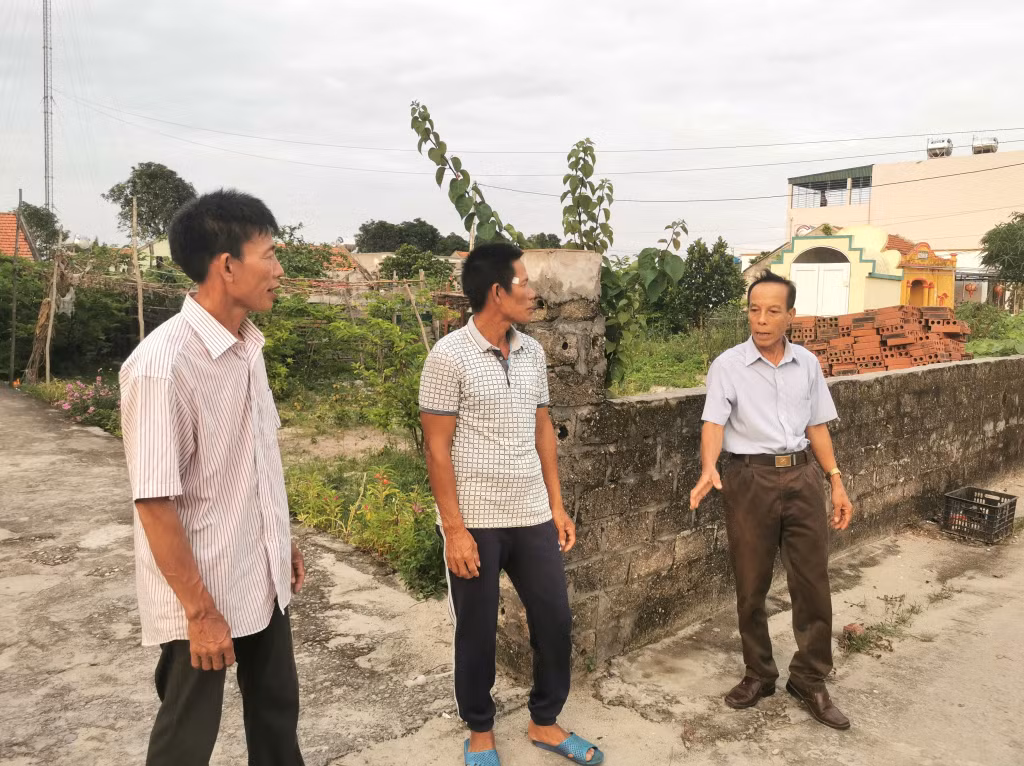 Ông Vũ Tiến Đế, Bí thư Chi bộ, Trưởng thôn Tân Phong vận động nhân dân chung tay xây dựng NTM.