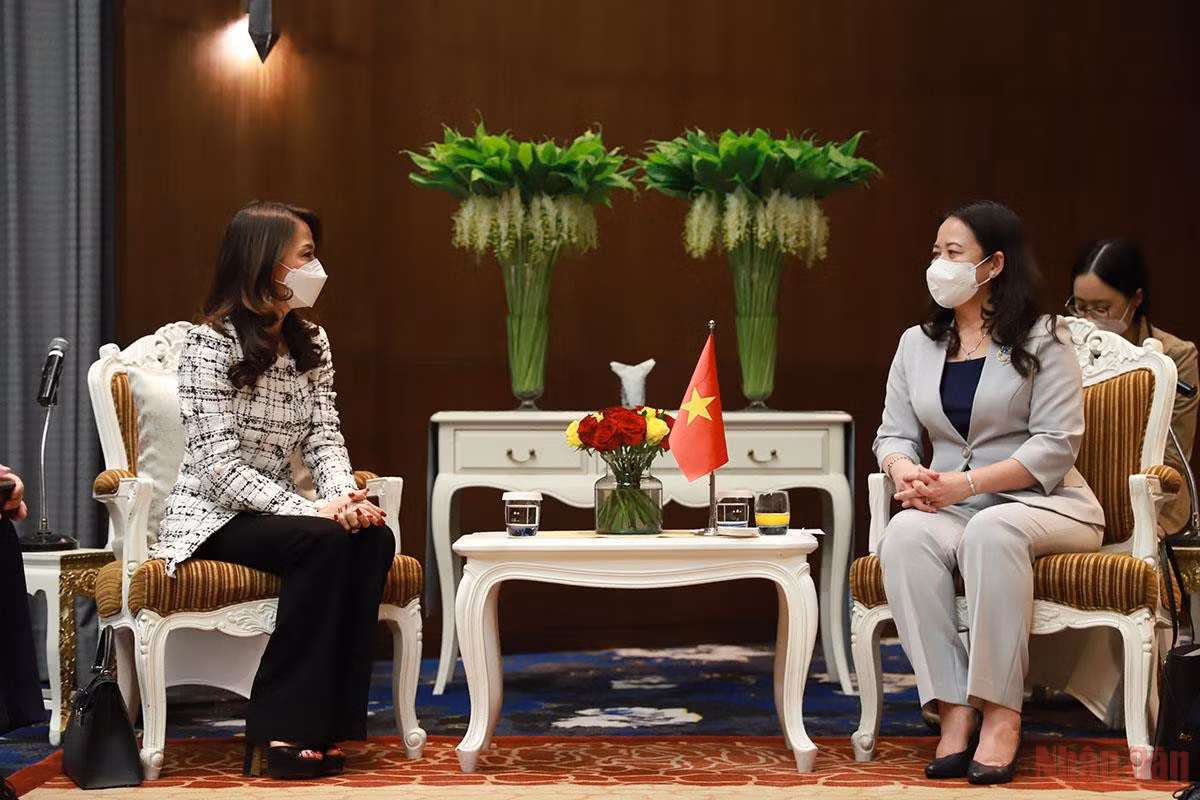 Phó Chủ tịch nước tiếp Chủ tịch kiêm Giám đốc điều hành Tập đoàn WHA Khun Jareeporn Jarukornsakul.