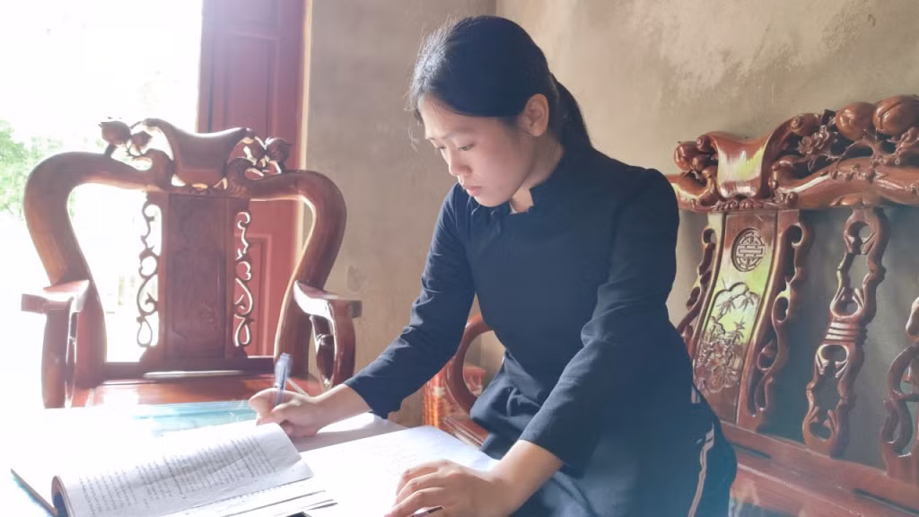 Loan Kiều Trinh là học sinh đầu tiên của Trường THCS Lục Hồn (huyện Bình Liêu) thi vượt cấp và giành giải cao tại kỳ thi chọn học sinh giỏi cấp tỉnh.