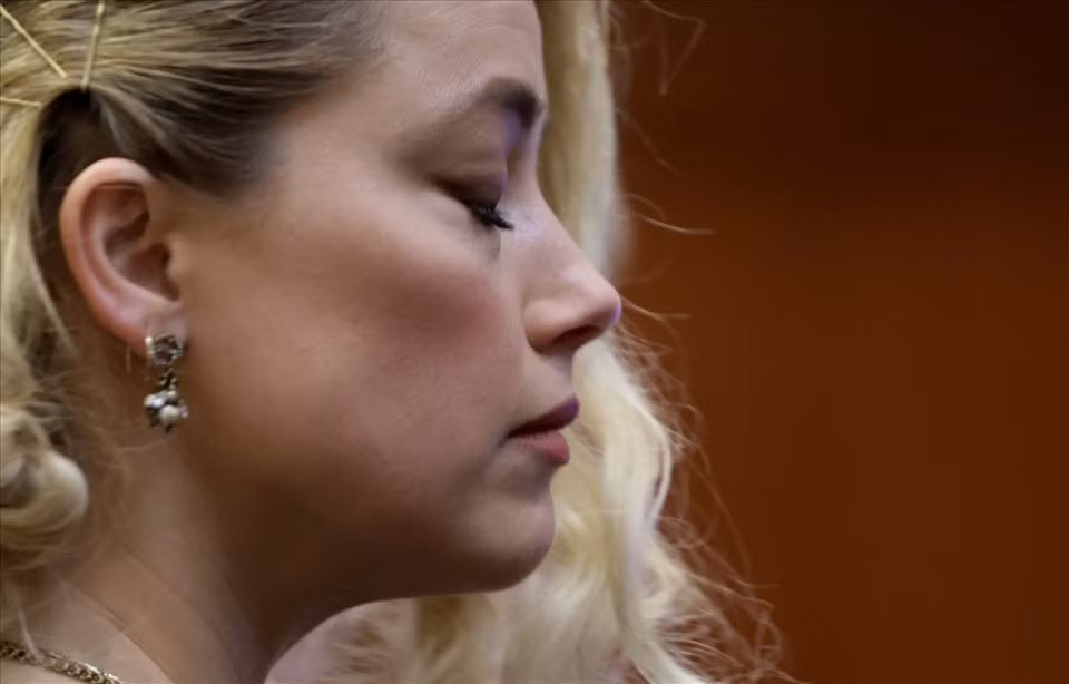 Amber Heard không đủ tiền bồi thường chống cũ.