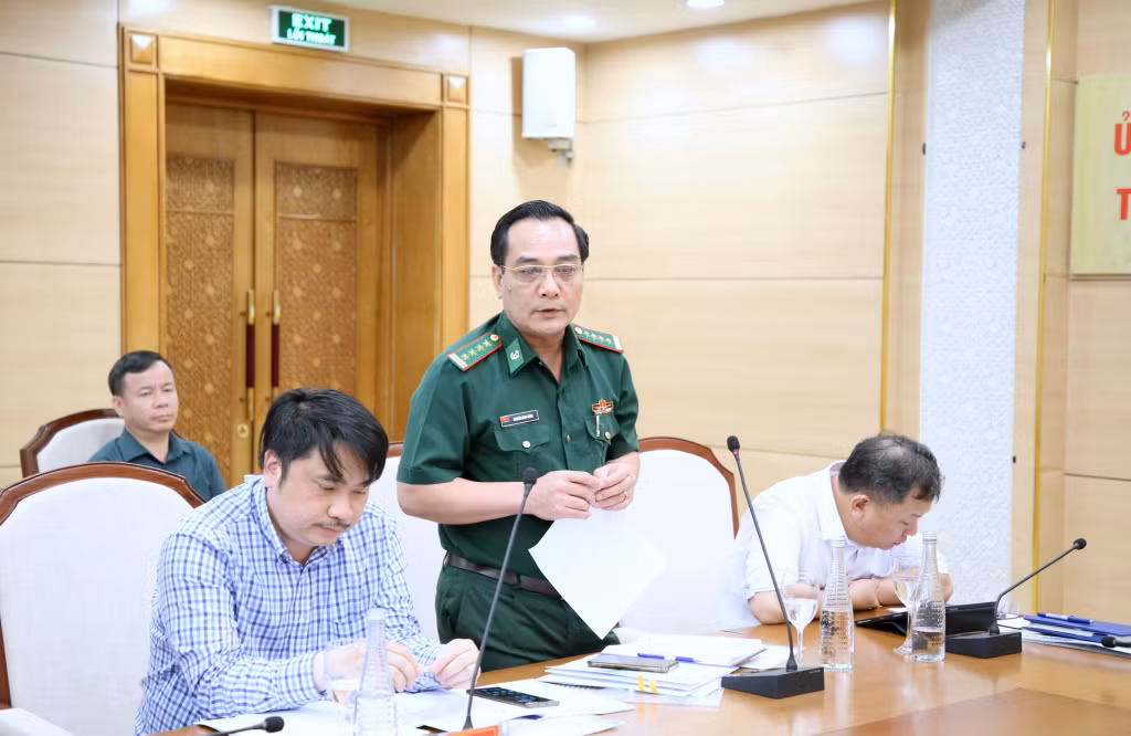 Các thành viên trong Đoàn kiểm tra trung ương phát biểu, góp ý với tỉnh Quảng Ninh về một số nội dung trong công tác PCTT, TKCN.