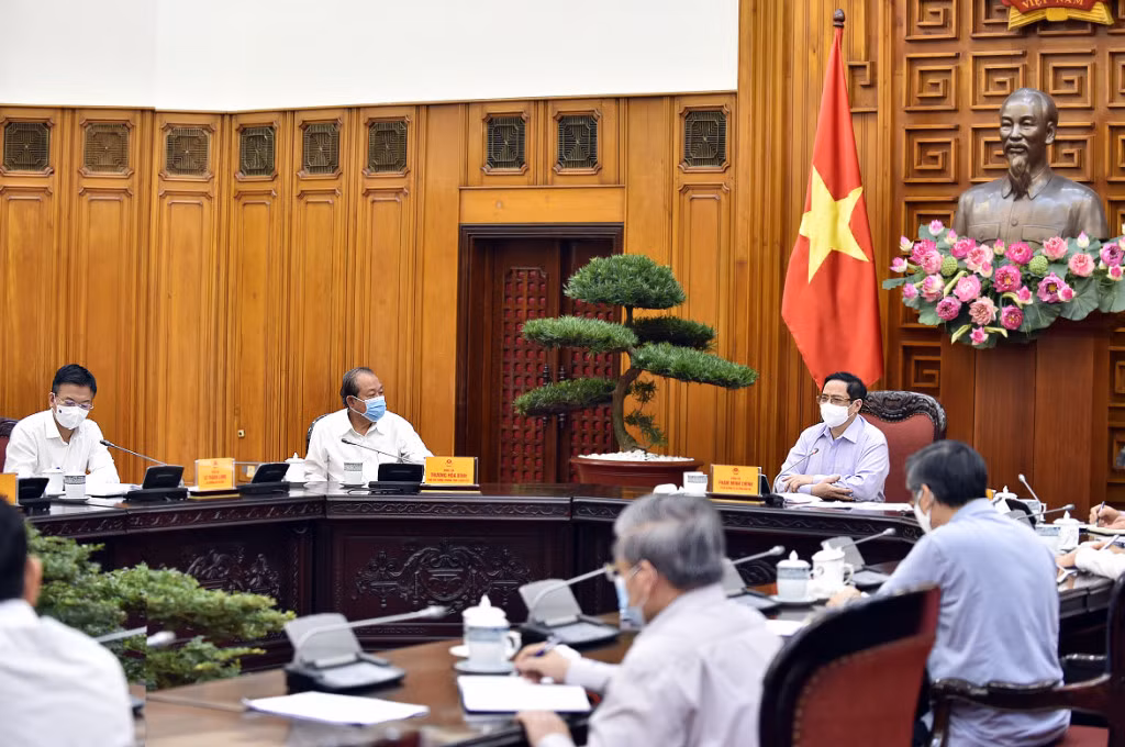 Thủ tướng Chính phủ Phạm Minh Chính yêu cầu kịp thời xử lý văn bản trái pháp luật, xử lý trách nhiệm đối với tổ chức, cá nhân liên quan đến việc ban hành văn bản trái pháp luật - Ảnh VGP/Nhật Bắc