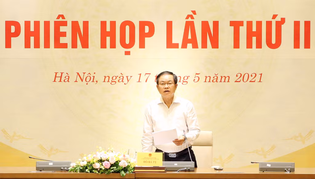 Phó Chủ tịch Quốc hội Đỗ Bá Tỵ phát biểu tại Phiên họp