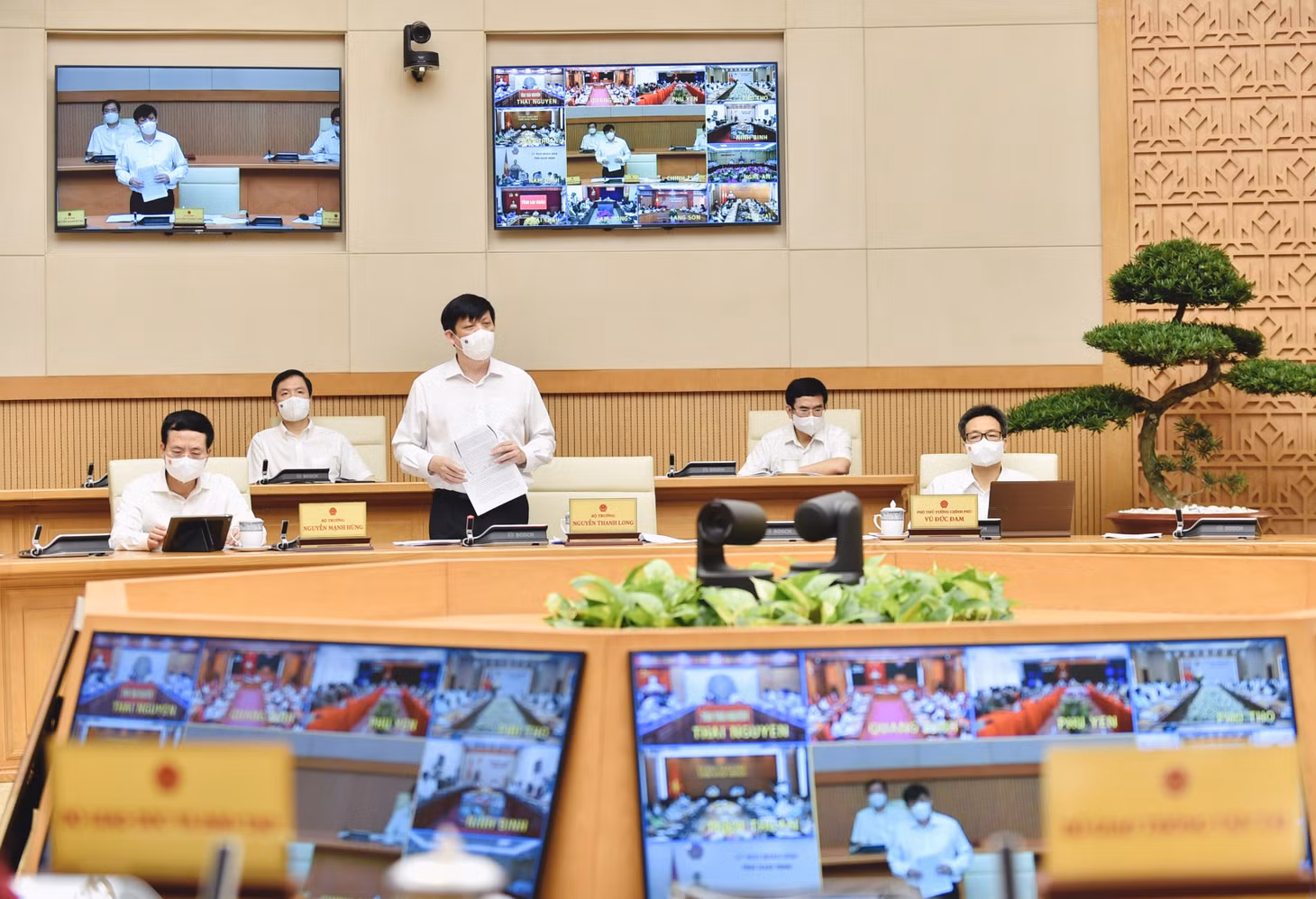 Bộ trưởng Bộ Y tế Nguyễn Thanh Long báo cáo tại Hội nghị. - Ảnh: VGP/Nhật Bắc Bộ trưởng Bộ Y tế Nguyễn Thanh Long báo cáo tại Hội nghị. - Ảnh: VGP/Nhật Bắc