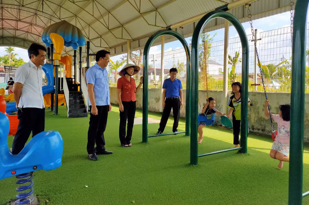HĐND tỉnh giám sát công tác quản lý các thiết chế văn hóa - thể thao tại TX Đông Triều, tháng 7/2020. Ảnh: Đinh Hằng