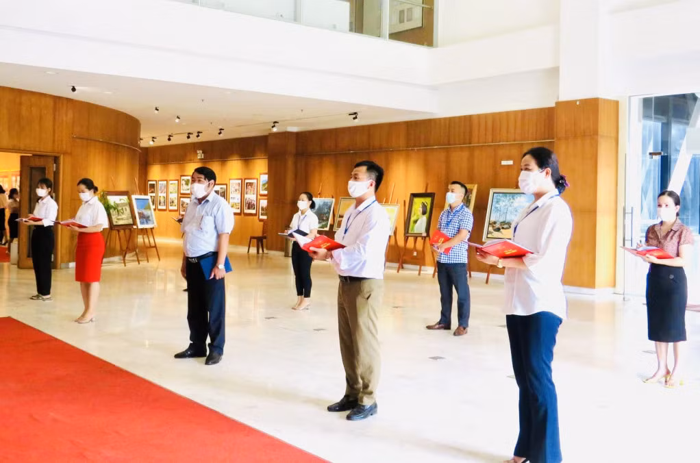 Sinh hoạt chính trị tư tưởng tại Chi bộ Bảo tàng tỉnh Quảng Ninh.