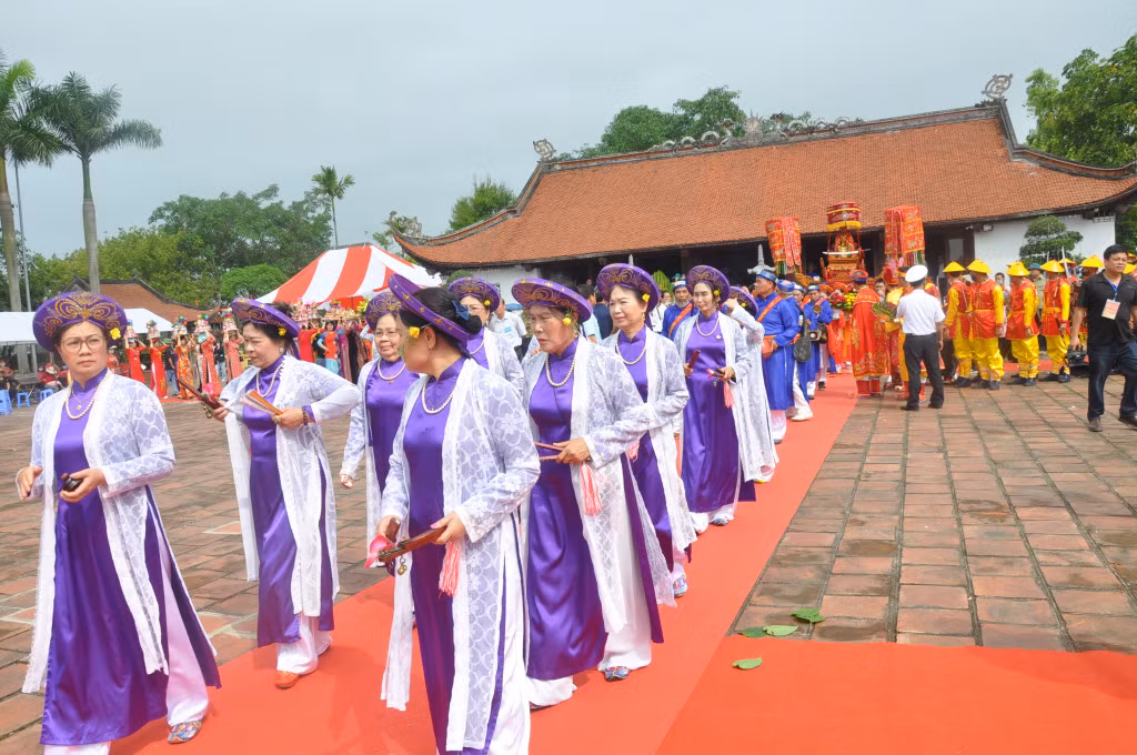 Lễ hội truyền thống Bạch Đằng có sự tham gia của đông đảo người dân Quảng Yên.