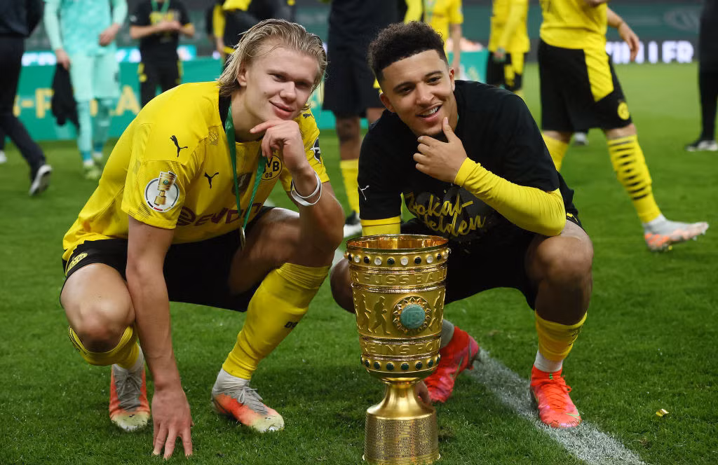 Haaland và Sancho đều có tên trong danh sách theo đuổi của MU