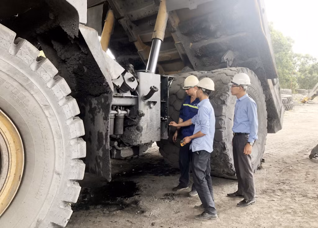 Sửa chữa thiết bị đảm bảo an toàn trước khi sản xuất tại Phân xưởng Sửa chữa (Công ty CP Than Cao Sơn).
