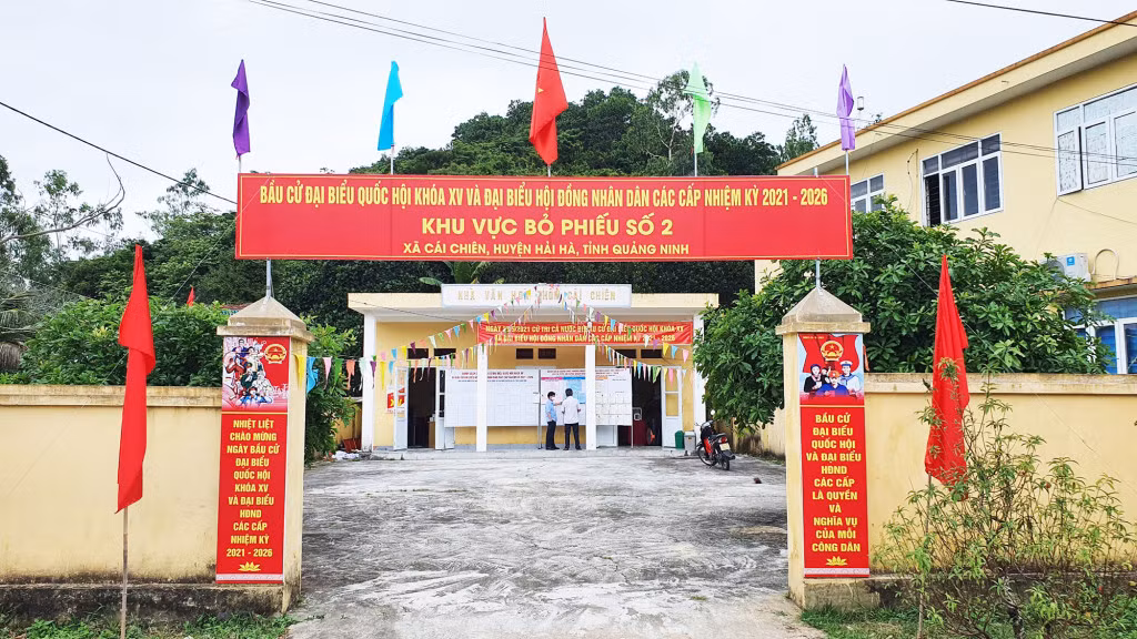Các khu vực bỏ phiếu tại xã Cái Chiên, huyện Hải Hà cũng đã sẵn sàng cho ngày hội nong sông.
