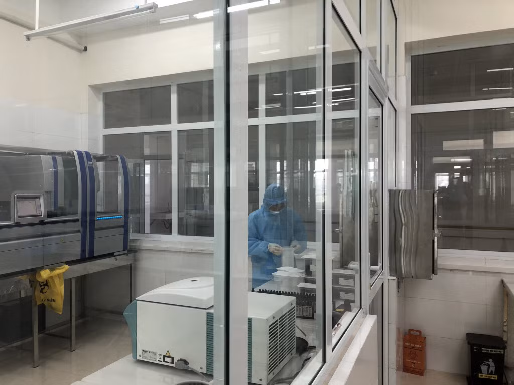 Công suất xét nghiệm tối đa có thể đạt 600 mẫu đơn hoặc 6.000 mẫu gộp/ngày.