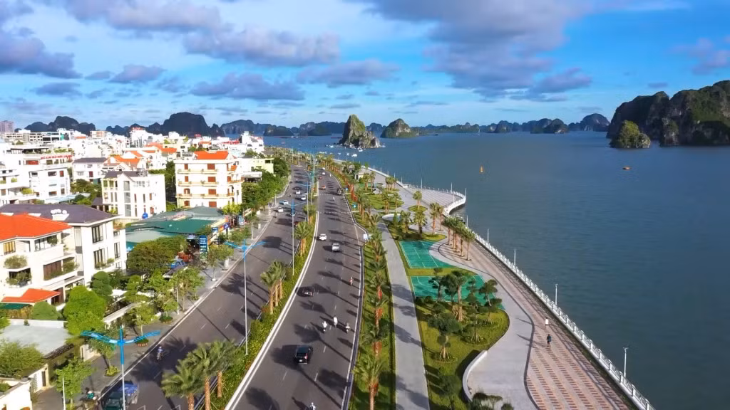 Với tinh thần trách nhiệm cao, các đại biểu quốc hội, Hội đồng nhân dân đã góp phần xây dựng Quảng Ninh ngày một phát triển. (Ảnh: Một góc TP Hạ Long)