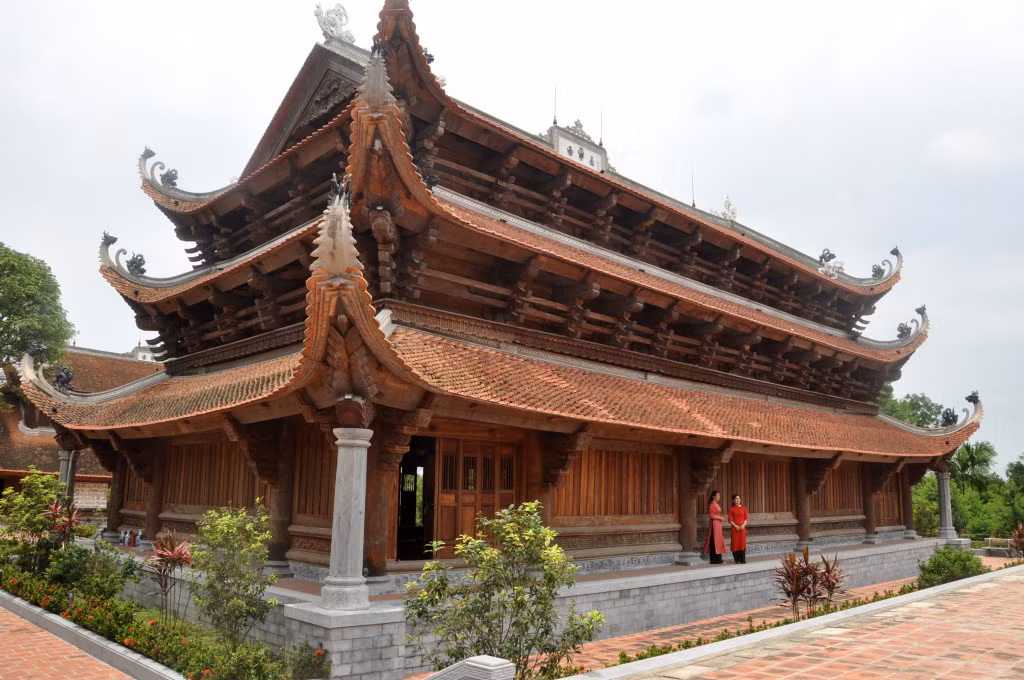 ... và Di Lặc Phật điện là hai trong số 3 toà điện lớn tại chùa Quỳnh Lâm.