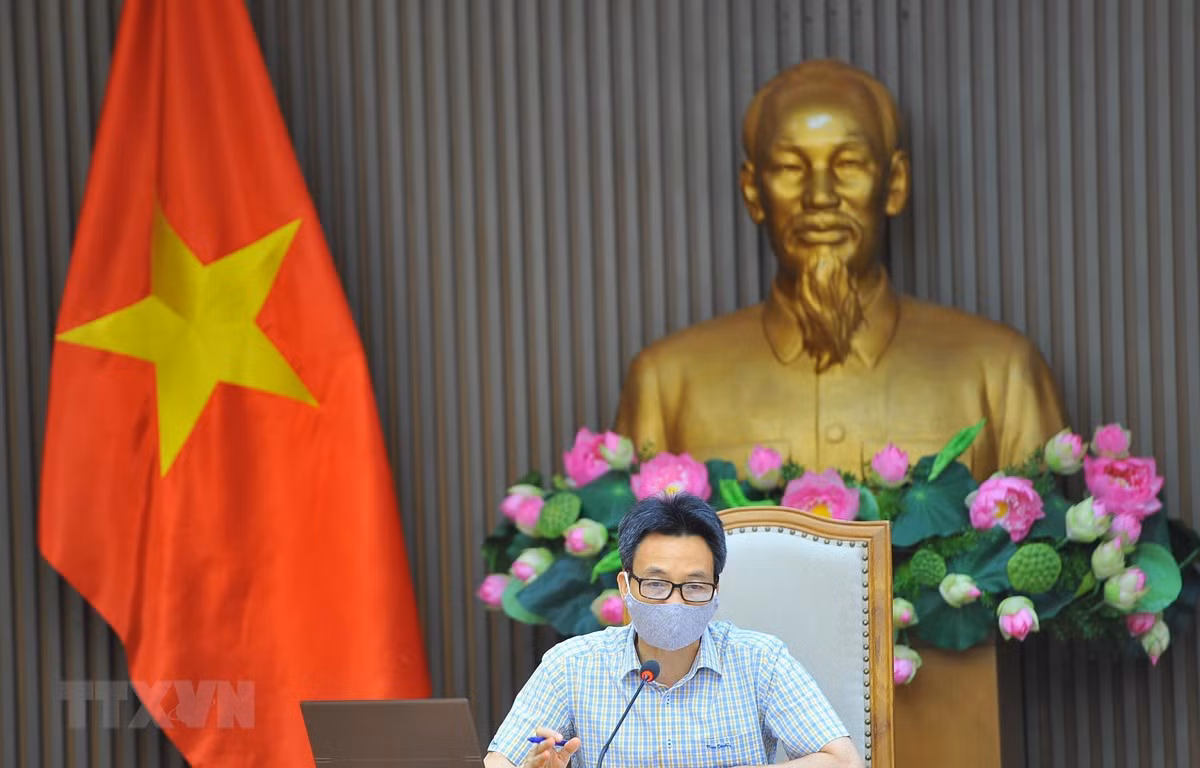 Phó Thủ tướng Chính phủ Vũ Đức Đam, Trưởng Ban Chỉ đạo Quốc gia phòng, chống dịch COVID-19 chủ trì cuộc họp. (Ảnh: Minh Đức/TTXVN)