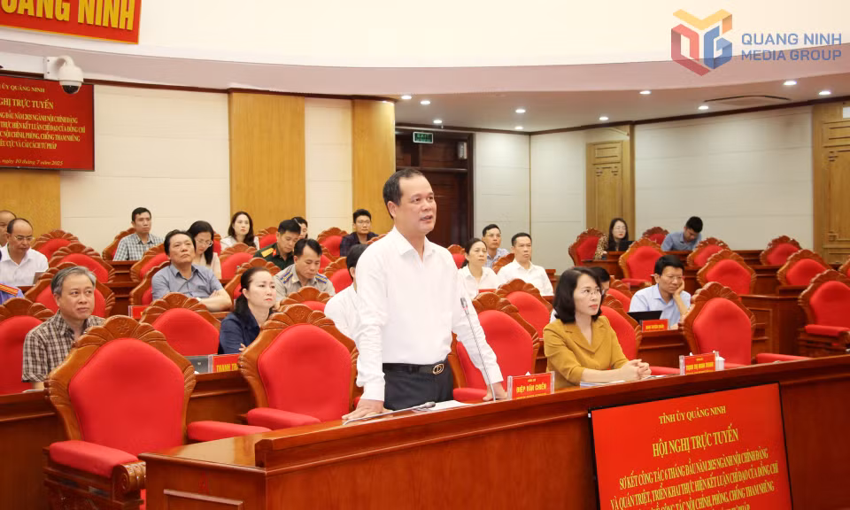 Đồng chí Điệp Văn Chiến, Ủy viên Ban Thường vụ Tỉnh ủy, Trưởng Ban Nội chính Tỉnh ủy, phát biểu tham luận tại điểm cầu tỉnh Quảng Ninh.