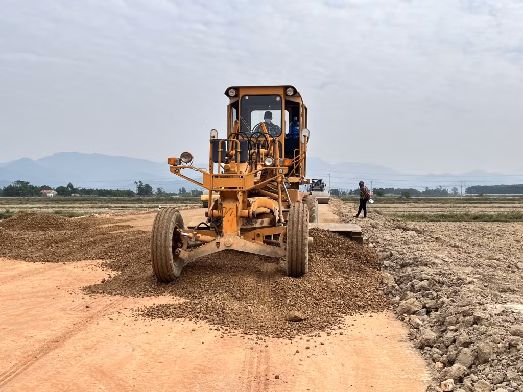 Khi công trình tuyến đường trung tâm thị xã hoàn thiện sẽ góp phần tthay đổi diện mạo và thúc đẩy kinh tế địa phương phát triển.