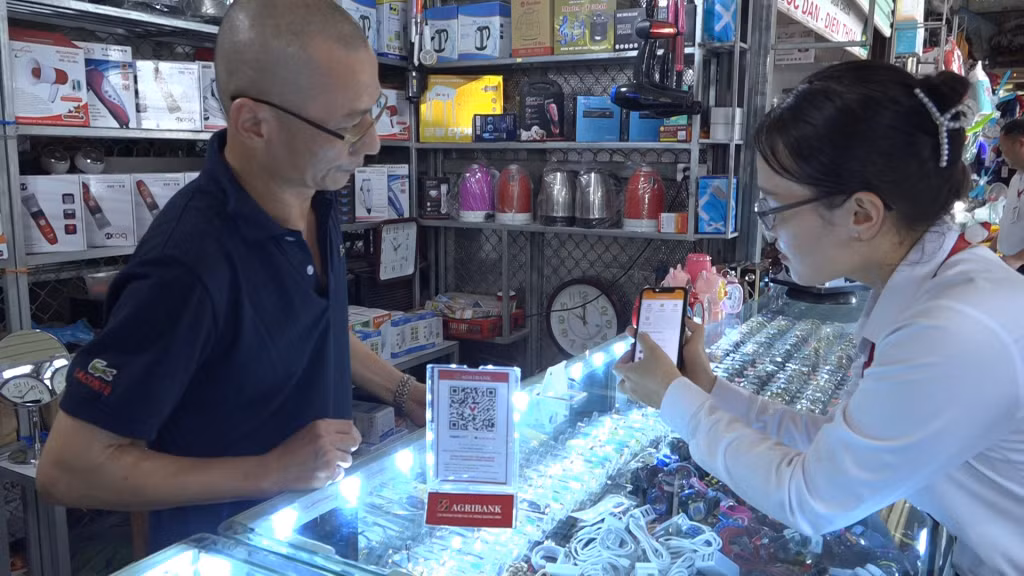 Toàn huyện có 871 điểm nhà hàng, hộ kinh doanh thực hiện thanh toán không dùng tiền mặt.
