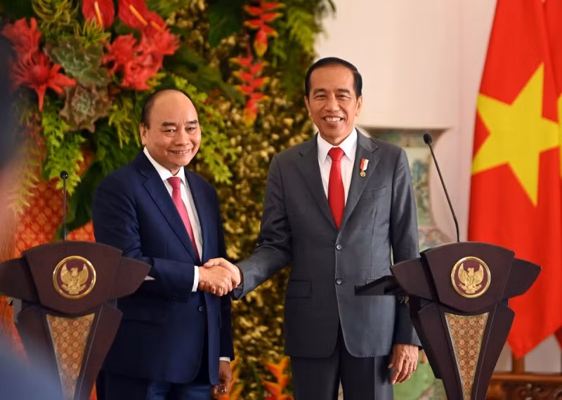 Chủ tịch nước Nguyễn Xuân Phúc và Tổng thống Indonesia Joko Widodo tại cuộc họp báo sau hội đàm. (Nguồn: VOV)