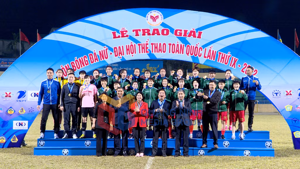 Đội tuyển Quảng Ninh xuất sắc giành Huy chương Vàng môn Bóng đá nữ (12-2022). Ảnh: Hồng Việt