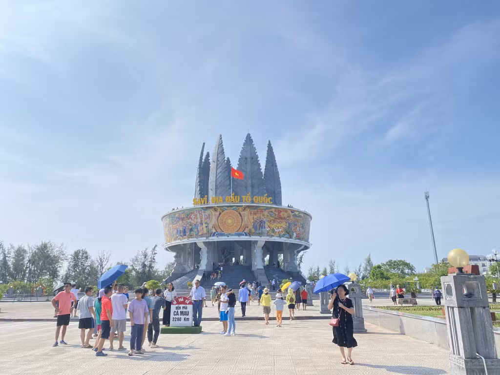 Cụm thông tin cổ động biên giới Sa Vĩ là một trong những điểm thu hút đông du khách đến tham quan tại TP Móng Cái. Ảnh: Hoàng Quỳnh