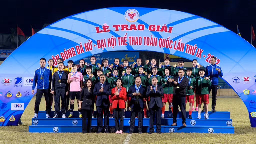 Đội tuyển Quảng Ninh xuất sắc giành huy chương Vàng môn Bóng đá nữ.